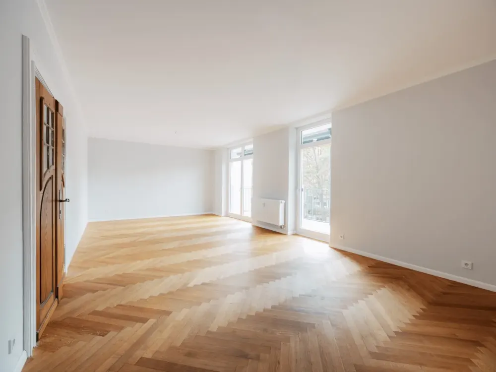 Stilvolles Wohnen auf zwei Ebenen in schöner Stadtvilla mit zwei Balkonen