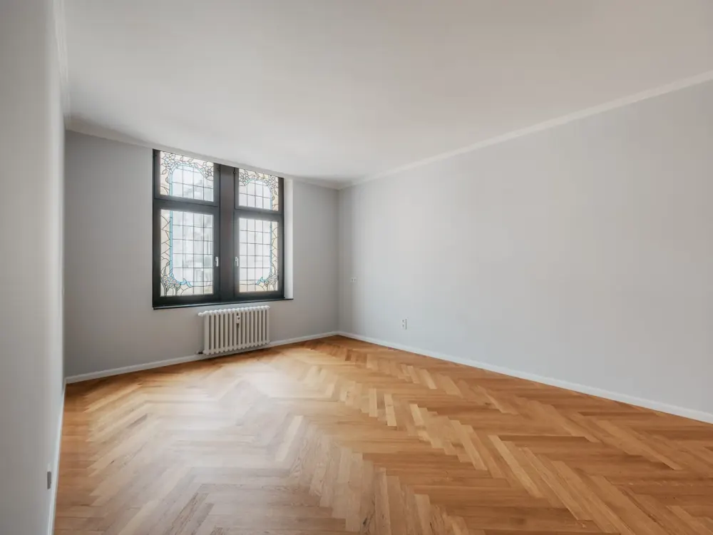 Stilvolles Wohnen auf zwei Ebenen in schöner Stadtvilla mit zwei Balkonen