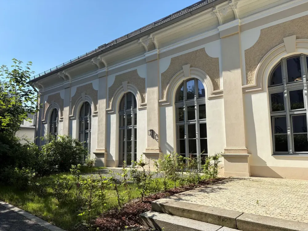 * schöne und individuelle 2,5-Zimmer-Maisonette-Wohnung mit Terrasse *