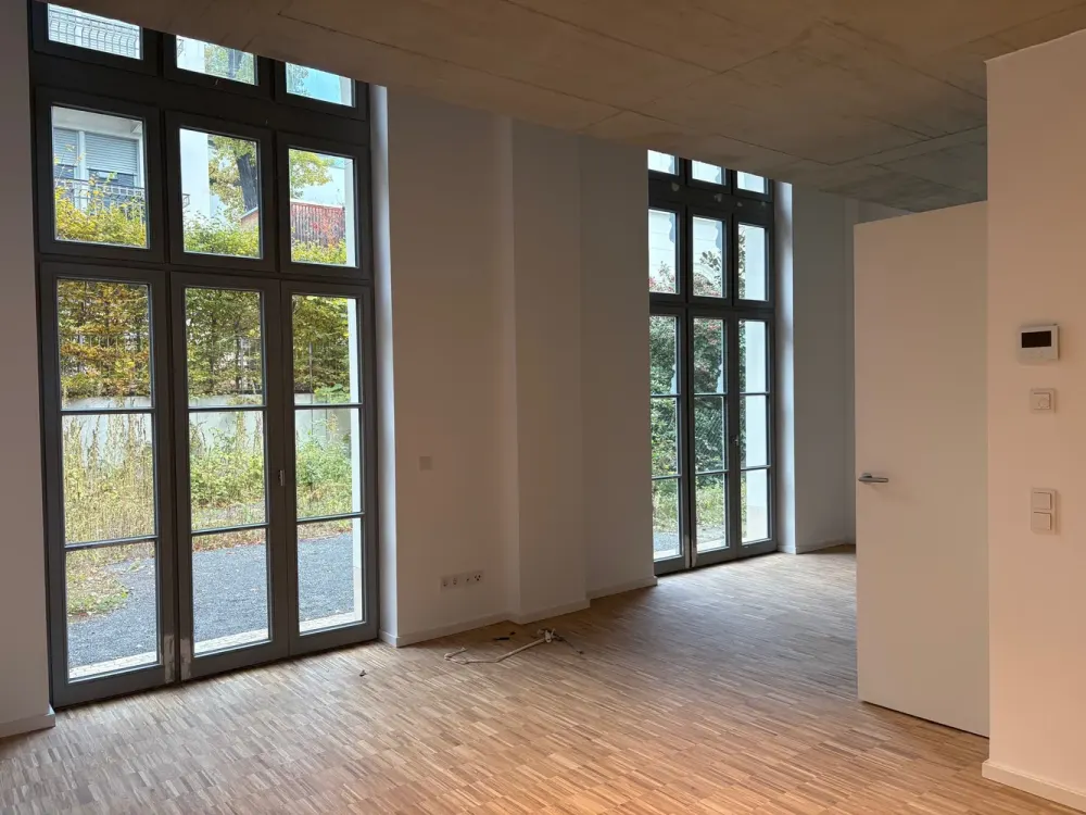 * schöne und individuelle 2,5-Zimmer-Maisonette-Wohnung mit Terrasse *