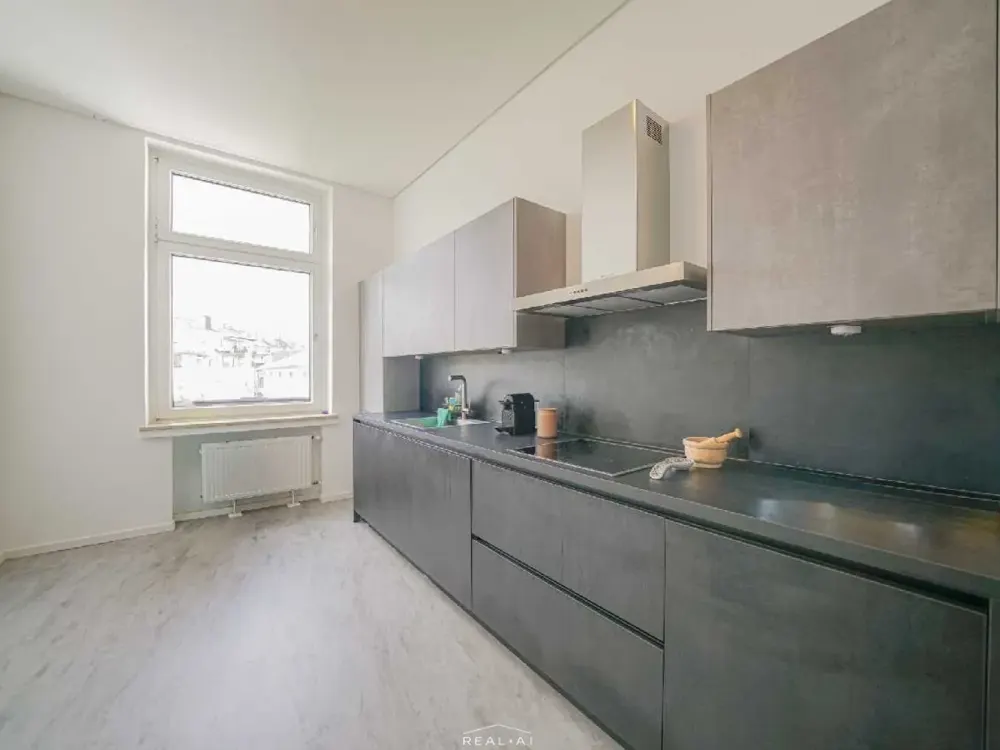 Stilvolle 3-Zimmer-Altbauwohnung in zentraler Lage von Pempelfort mit EBK