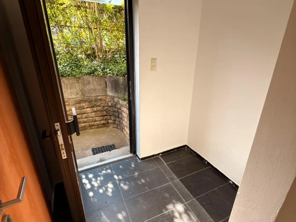 2,5 Zi. Wohnung mit neuer EBK, eigenem Eingang & Garten,Stuttgart