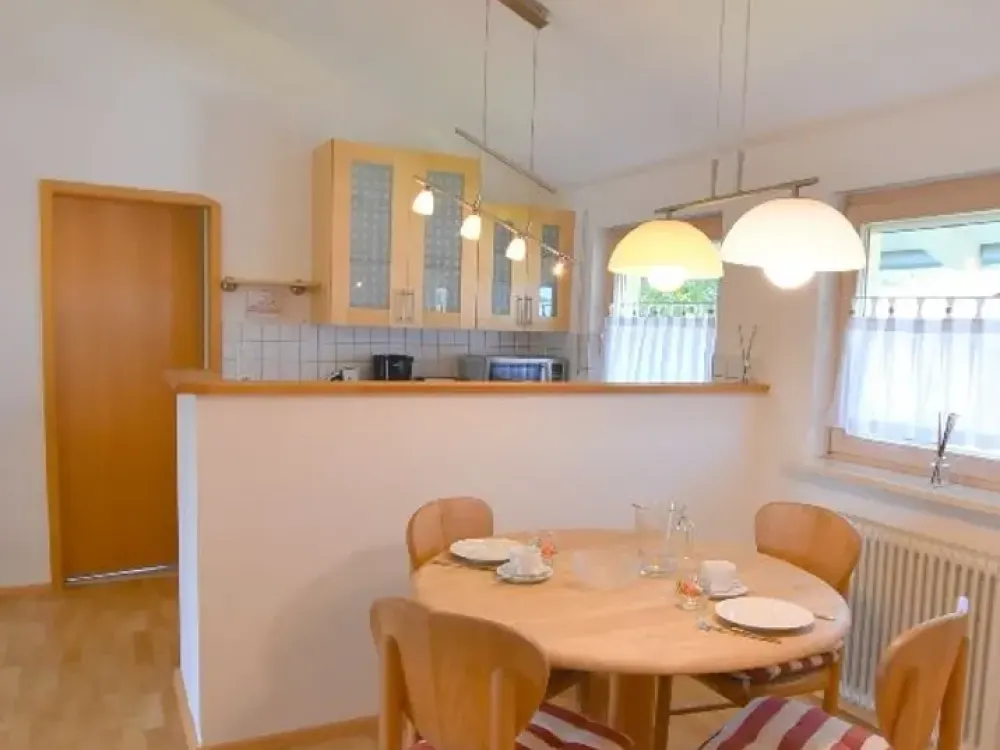 Möblierte 3-Zimmer-Wohnung im 1. Stock mit Balkon in Ottobeuren