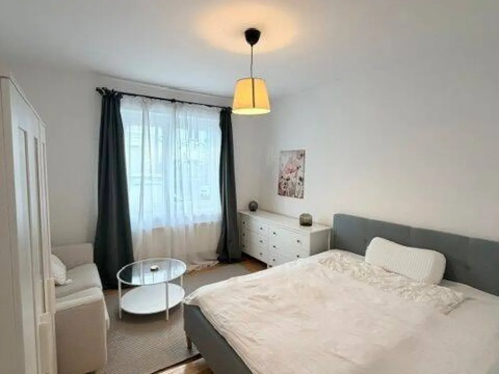 1 room apatment central place