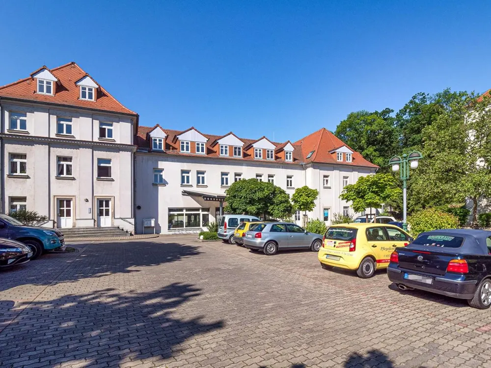 Frisch renovierte 3-Zimmer-Dachwohnung in zentraler aber ruhiger Lage.