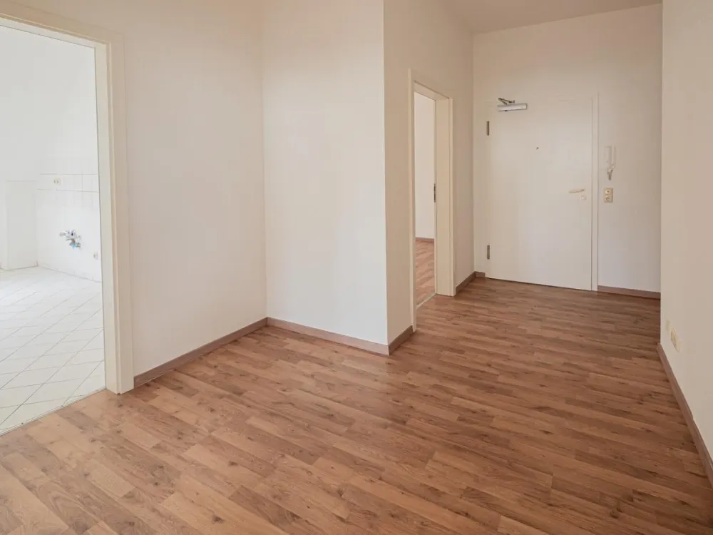 Frisch renovierte 3-Zimmer-Dachwohnung in zentraler aber ruhiger Lage.