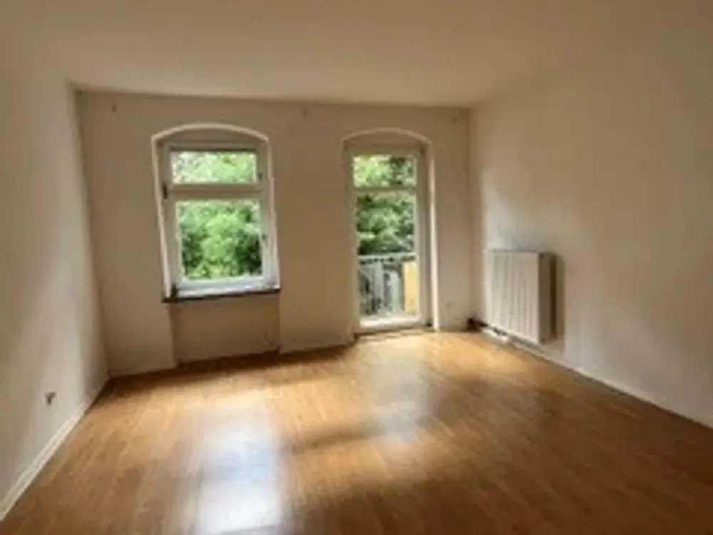 Zuhause mit vier Zimmern und Balkon in Berlin