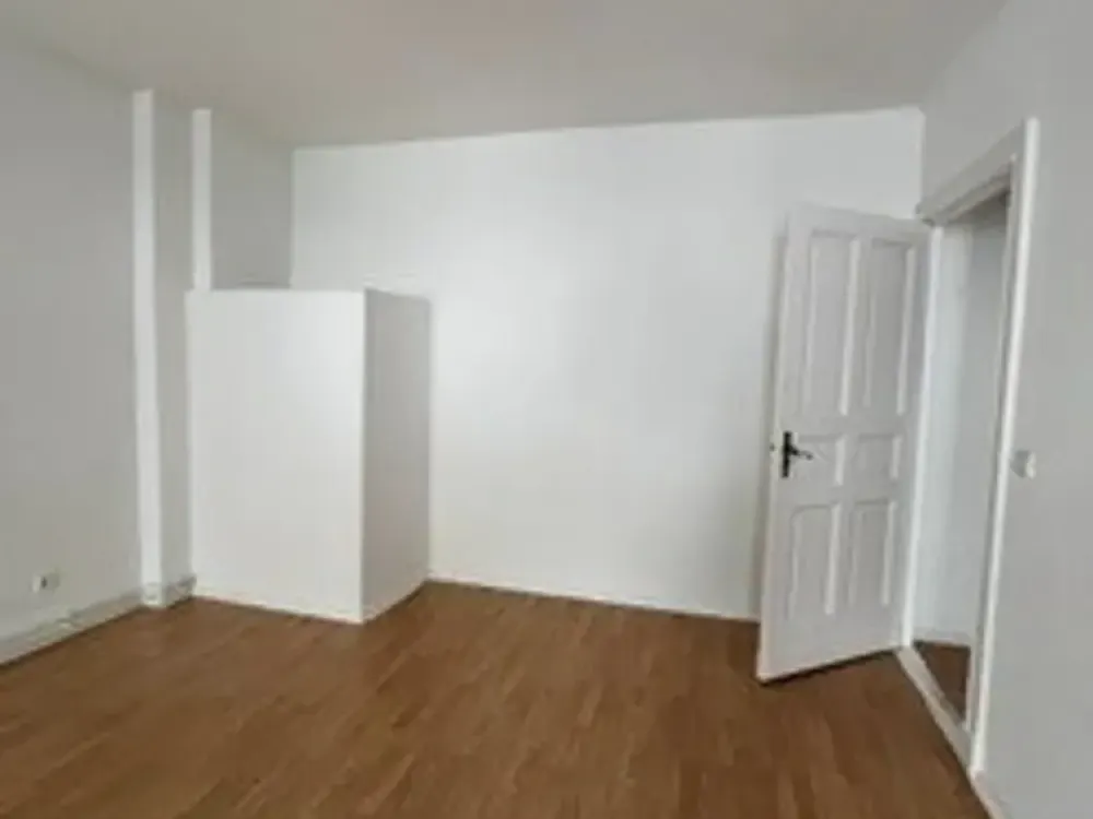 Zuhause mit vier Zimmern und Balkon in Berlin