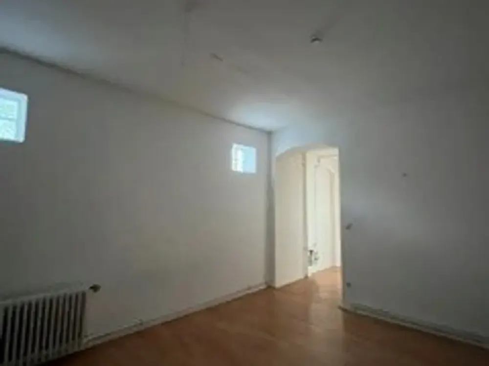 Zuhause mit vier Zimmern und Balkon in Berlin