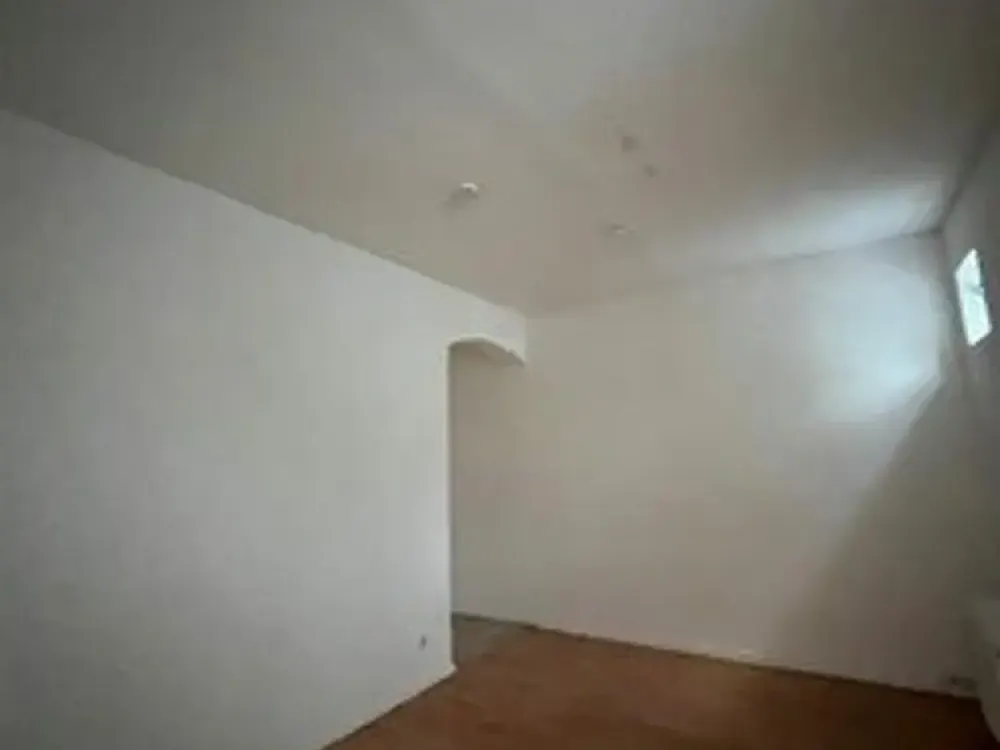 Zuhause mit vier Zimmern und Balkon in Berlin
