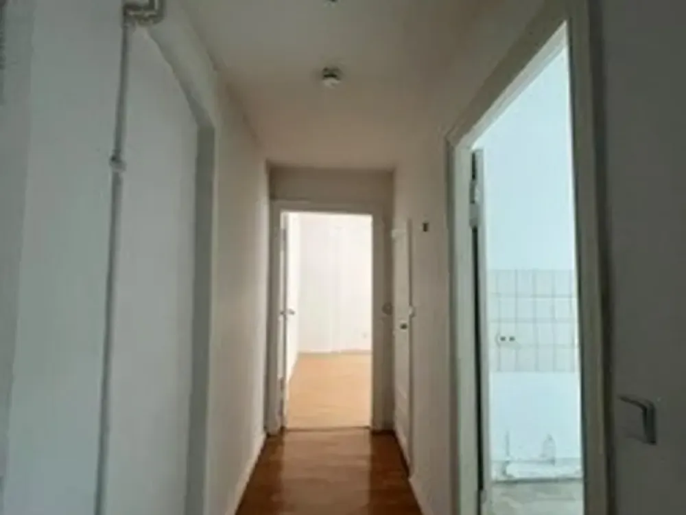 Zuhause mit vier Zimmern und Balkon in Berlin