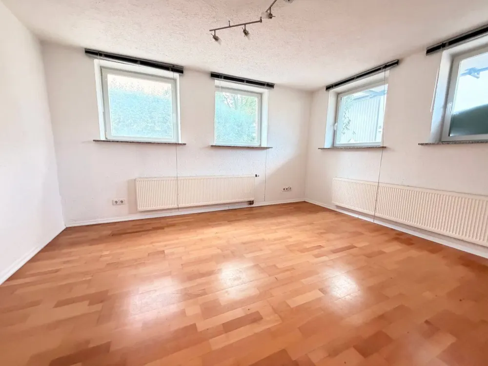 Tolle 3 Zimmer Souterrain Mietwohnung in Bad Cannstatt