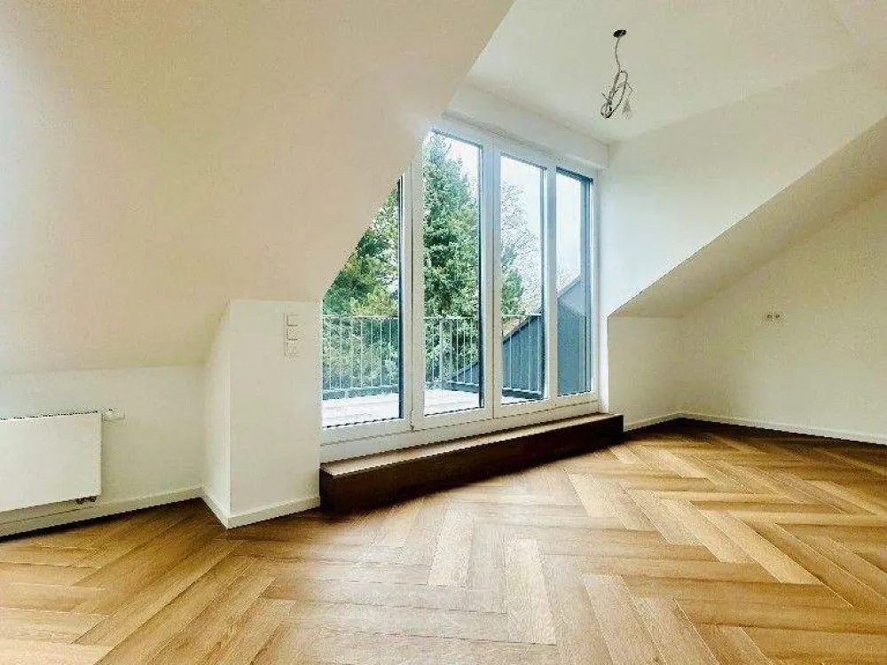 Kernsanierte 3-Zimmer-Altbau-Dachwohnung mit Loggia im Herzen von Gerresheim