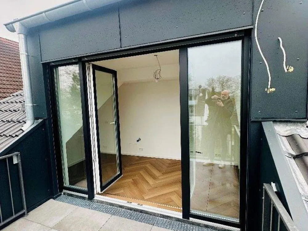 Kernsanierte 3-Zimmer-Altbau-Dachwohnung mit Loggia im Herzen von Gerresheim