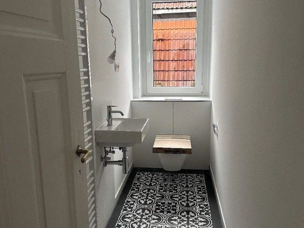 Kernsanierte 3-Zimmer-Altbau-Dachwohnung mit Loggia im Herzen von Gerresheim