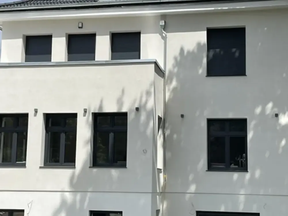 Wohnen mit Charakter: 3-Zimmer-Dachgeschoss-Terassenwohnung in Berlin-Staaken