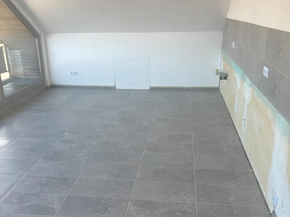 3 Zimmer Dachgeschoss neu saniert