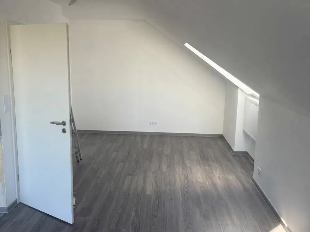 3 Zimmer Dachgeschoss neu saniert