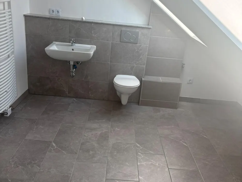 3 Zimmer Dachgeschoss neu saniert
