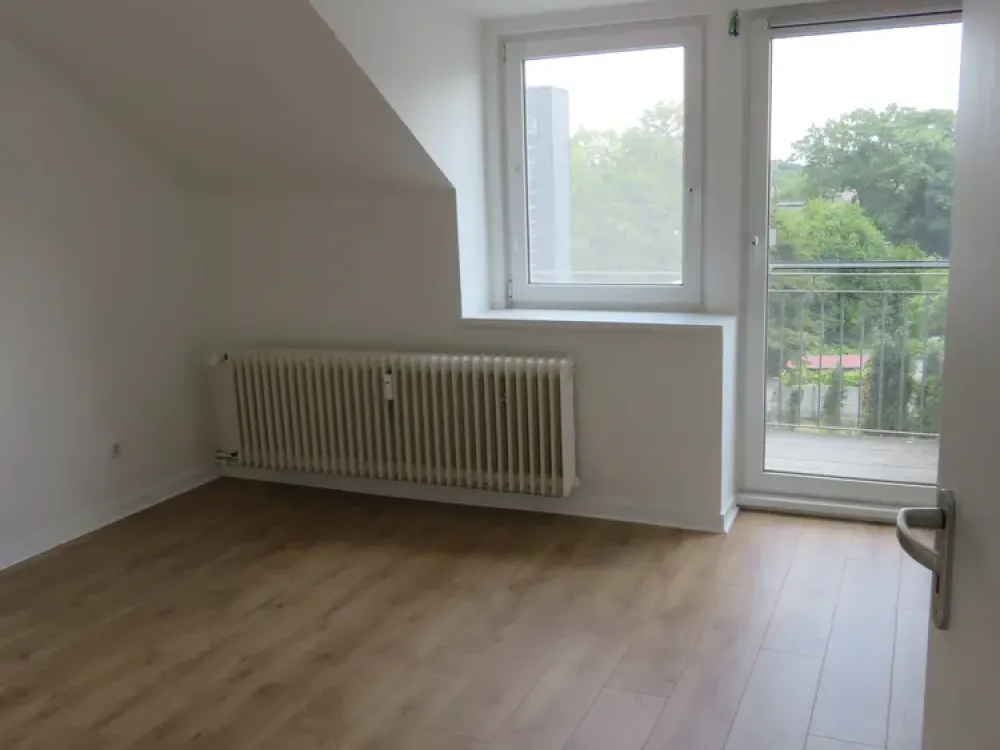 Charmante Dachgeschosswohnung in Duisburg Großenbaum