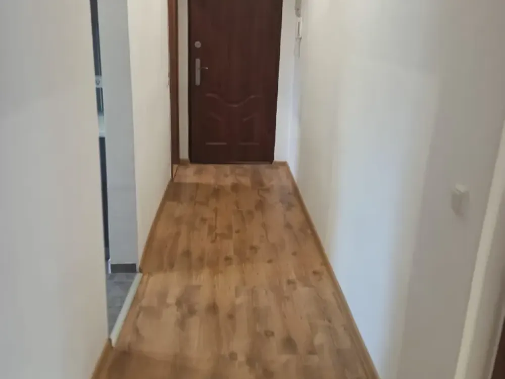 Newly renovated!!! 2-room apartment with balcony, fitted kitchen and washing machine. Also for STUDENTS