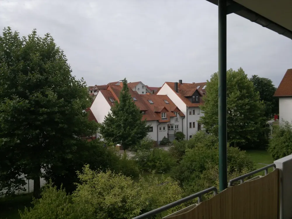 Well-maintained apartment with three rooms, balcony, and fitted kitchen in Bruchsal