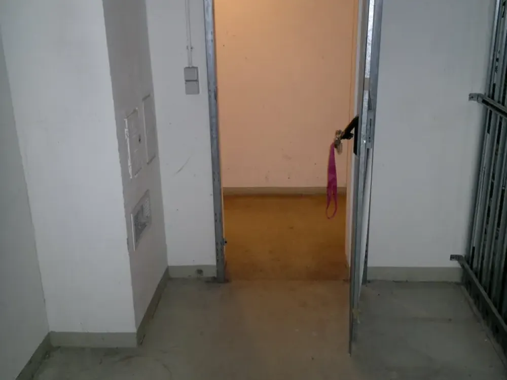 Well-maintained apartment with three rooms, balcony, and fitted kitchen in Bruchsal