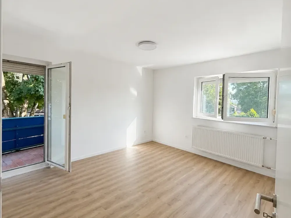Erstbezug nach Sanierung: Helle 3-Zimmer-Wohnung mit drei Balkonen in Weilimdorf