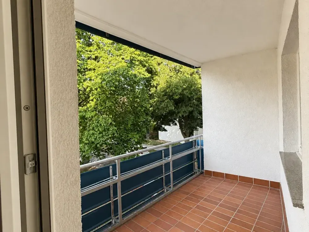 Erstbezug nach Sanierung: Helle 3-Zimmer-Wohnung mit drei Balkonen in Weilimdorf
