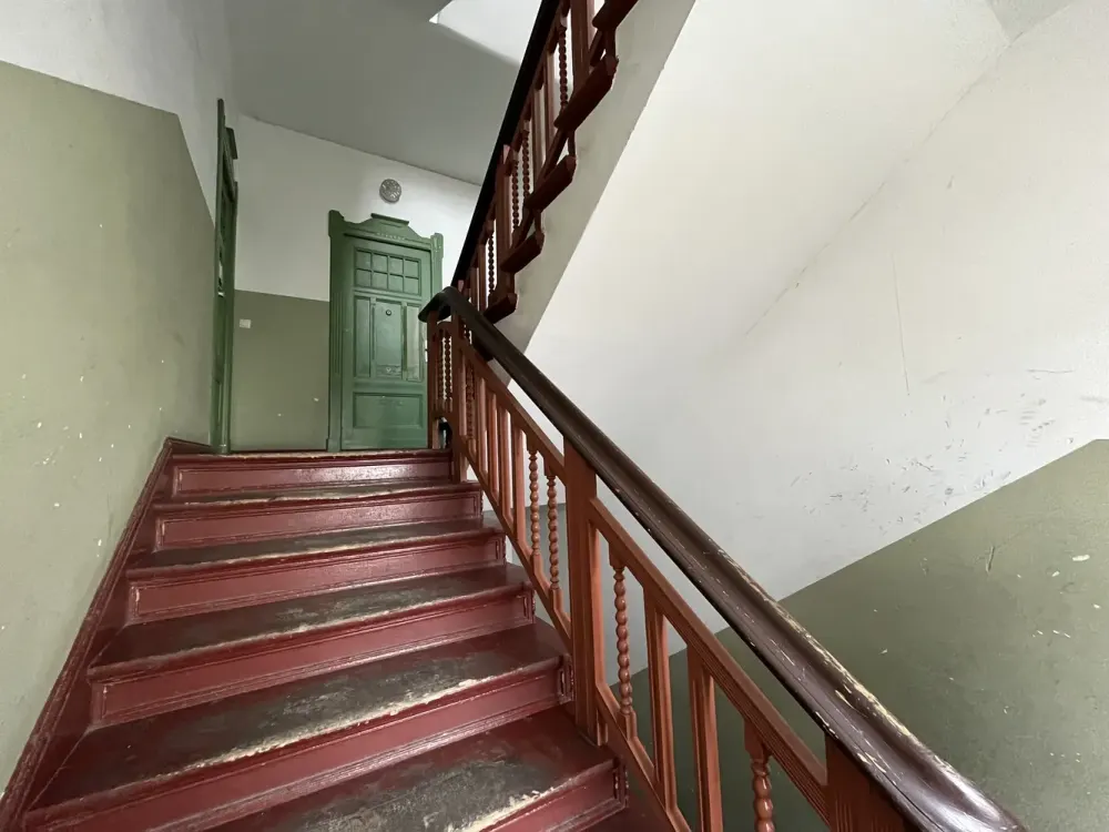 Renovierungsbedürftige 3 Zimmer Altbauwohnung in Schöneweide, 1 Nettokaltmiete frei, 2. OG
