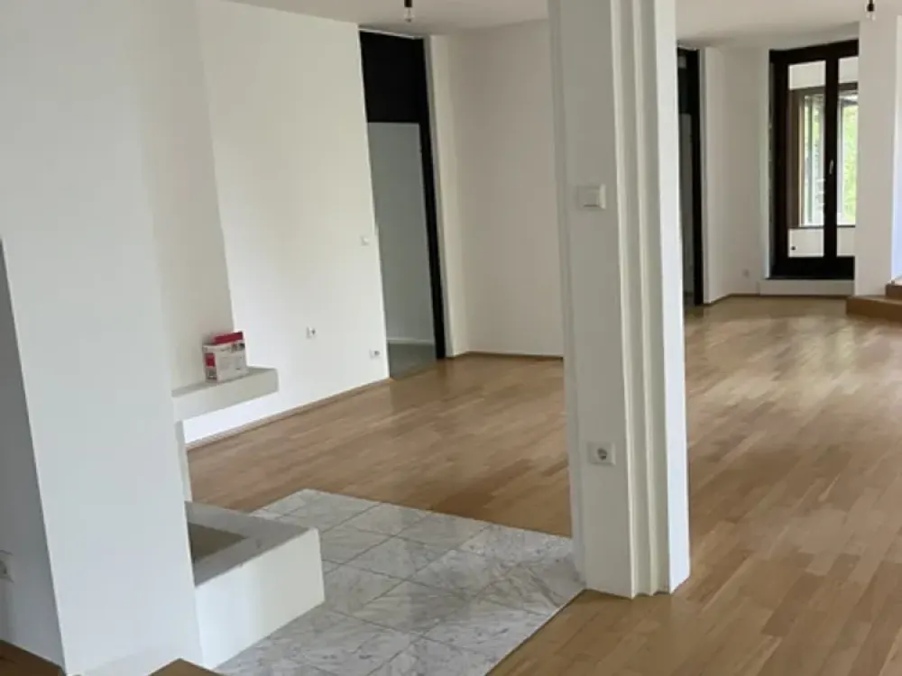 Exklusive 169 m² Wohnung im 1. OG mit Wintergarten (am Isar-Hochufer)