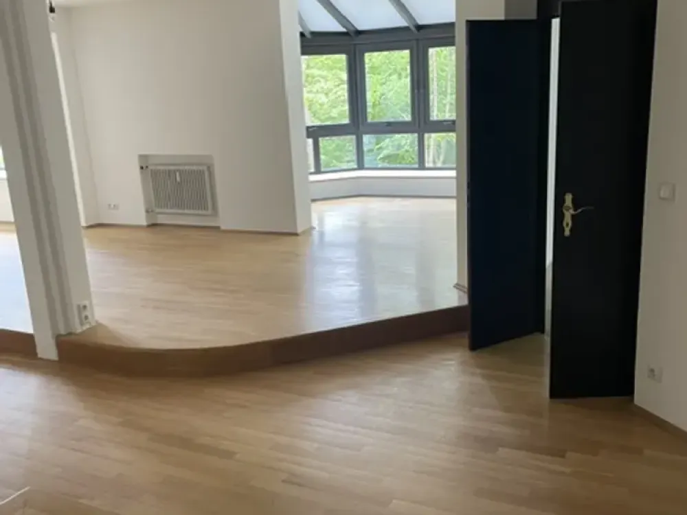 Exklusive 169 m² Wohnung im 1. OG mit Wintergarten (am Isar-Hochufer)