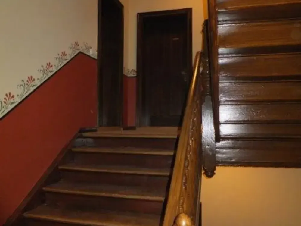 Spacious 4-Room Apartment with High-Quality Fitted Kitchen and Guest WC in Stötteritz