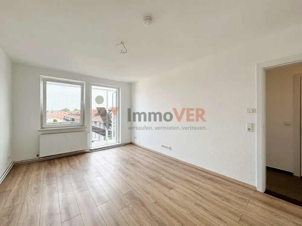 2 Rooms with Balcony and Home Office Niche in Bremen-Walle near Überseestadt