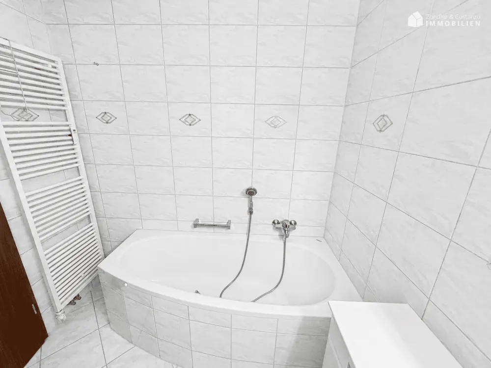 Top Lage mit fantastischer Aussicht: 4-Zi. * 87 qm * neue EBK * Balkon * Pkw-Stpl. (Bad Cannstatt)