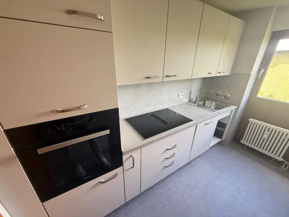 Top Lage mit fantastischer Aussicht: 4-Zi. * 87 qm * neue EBK * Balkon * Pkw-Stpl. (Bad Cannstatt)