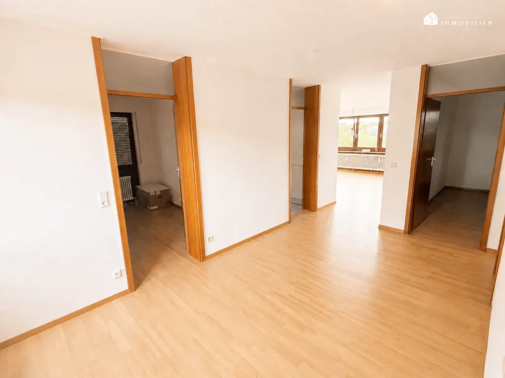Top Lage mit fantastischer Aussicht: 4-Zi. * 87 qm * neue EBK * Balkon * Pkw-Stpl. (Bad Cannstatt)