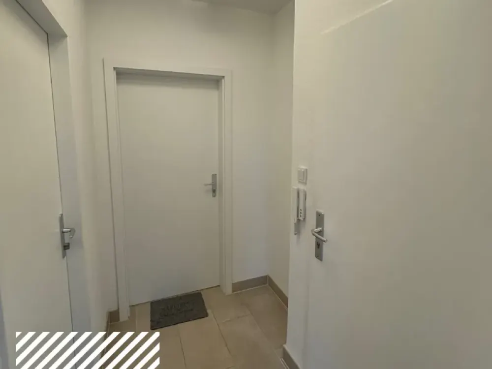 1 Zimmer mit Balkon und eigenem Bad!