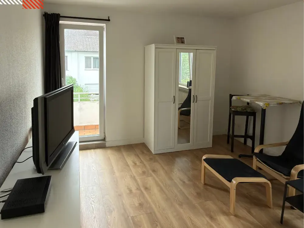 1 Zimmer mit Balkon und eigenem Bad!