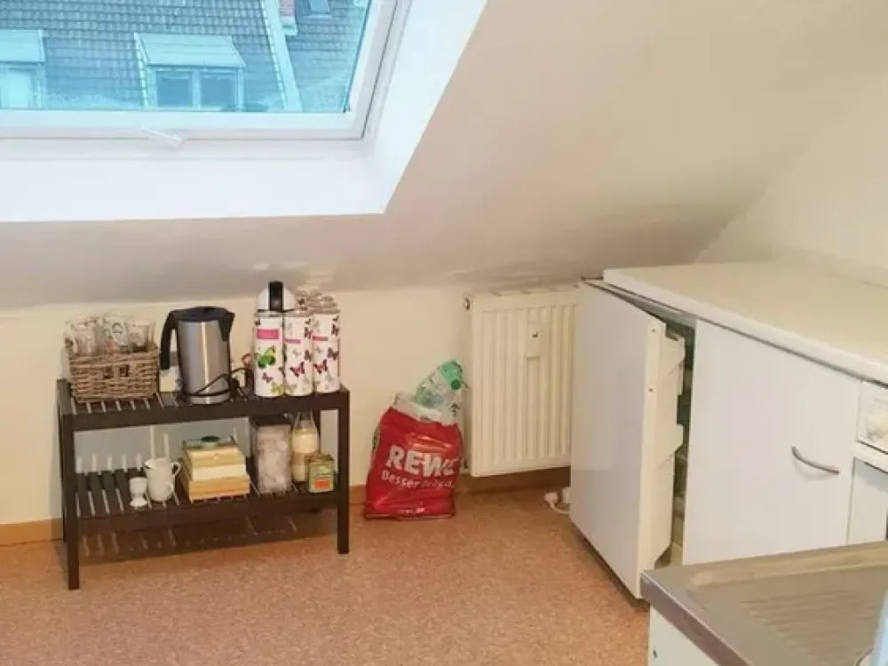 Schöne 2 Zimmer Dachgeschosswohnung im Zooviertel zu vermieten.