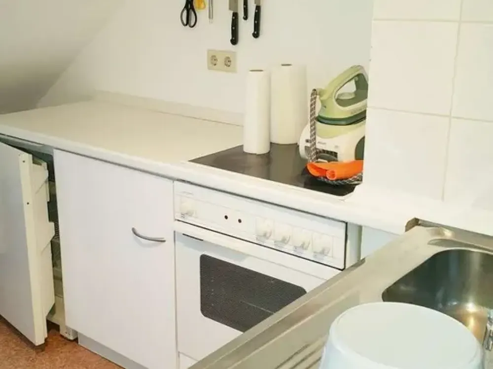 Schöne 2 Zimmer Dachgeschosswohnung im Zooviertel zu vermieten.