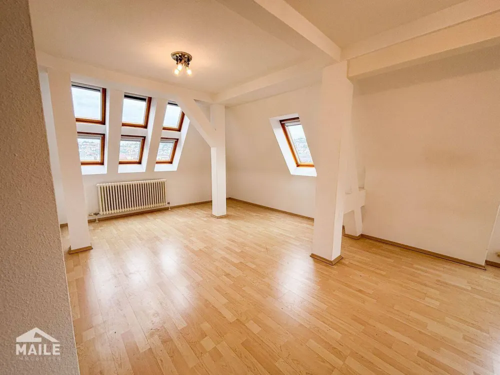Zentral, geräumig, hell - schöne 3-Zimmer-Dachgeschosswohnung in der Stuttgarter Stadtmitte