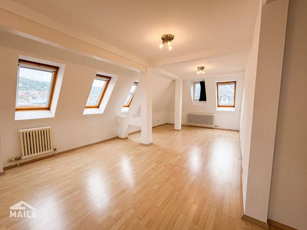 Zentral, geräumig, hell - schöne 3-Zimmer-Dachgeschosswohnung in der Stuttgarter Stadtmitte