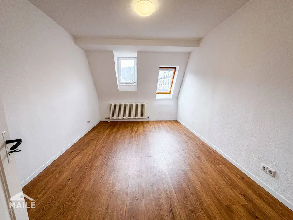 Zentral, geräumig, hell - schöne 3-Zimmer-Dachgeschosswohnung in der Stuttgarter Stadtmitte