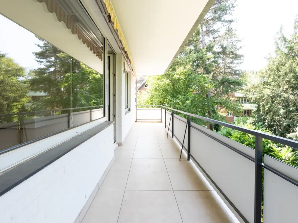 Living with Balcony and Green View, 3 Rooms in Düsseldorf