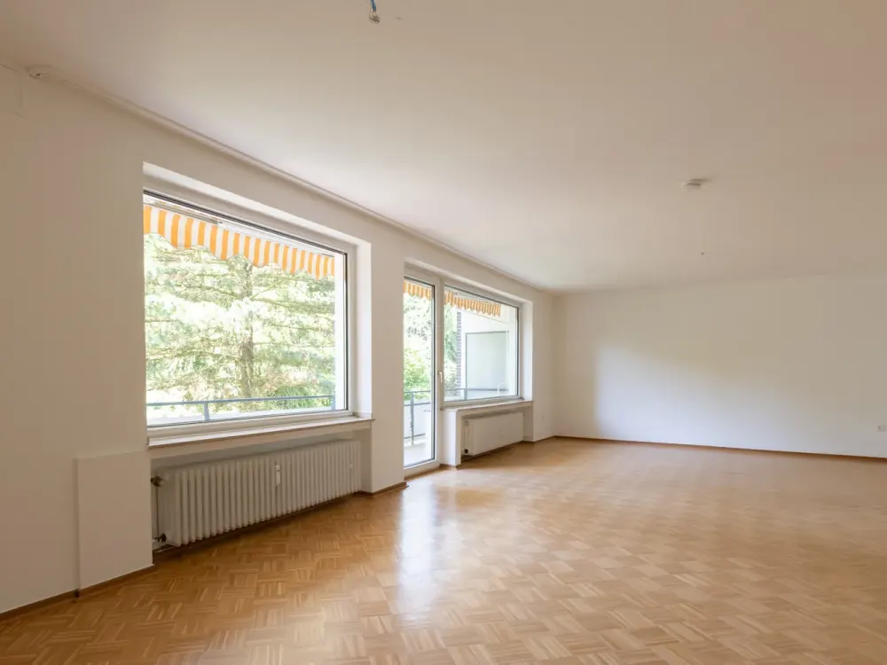 Living with Balcony and Green View, 3 Rooms in Düsseldorf