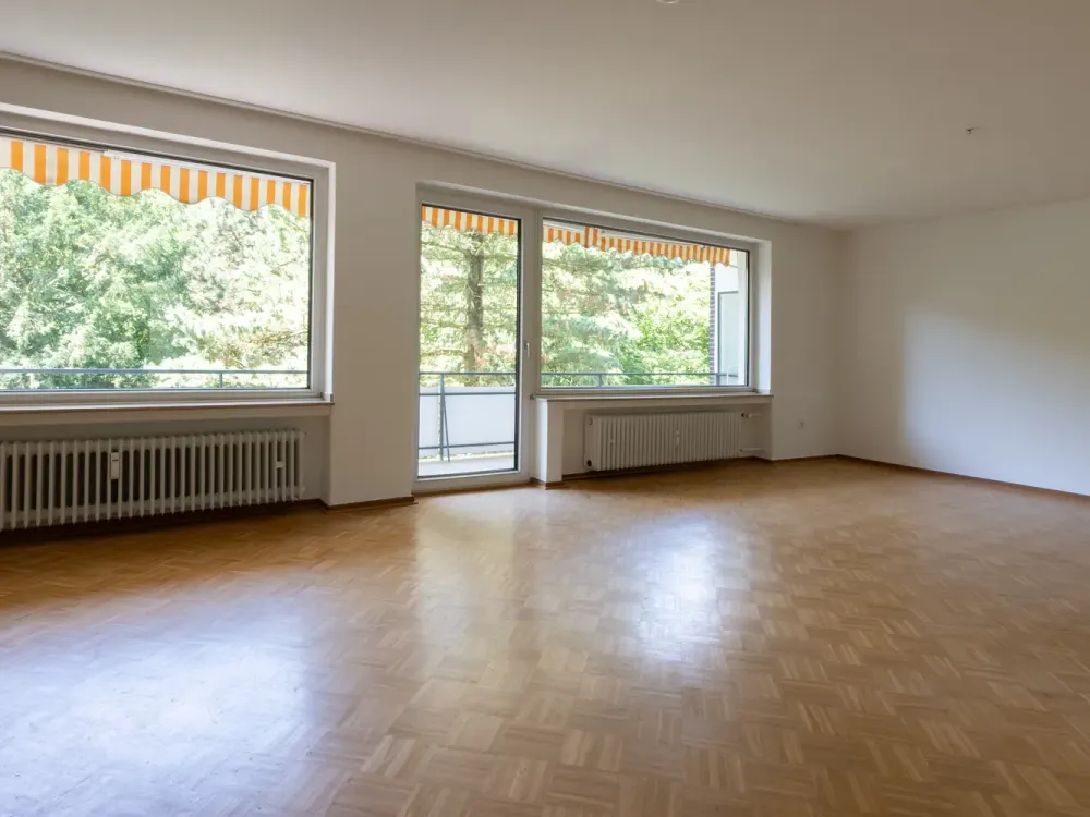 Living with Balcony and Green View, 3 Rooms in Düsseldorf