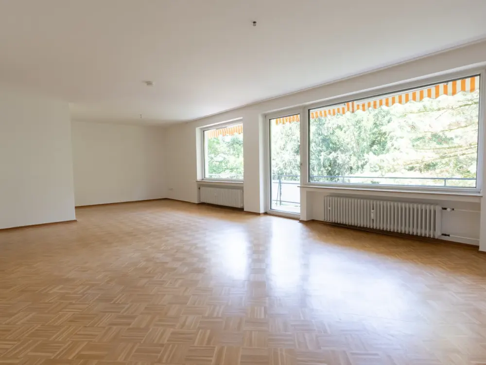 Living with Balcony and Green View, 3 Rooms in Düsseldorf