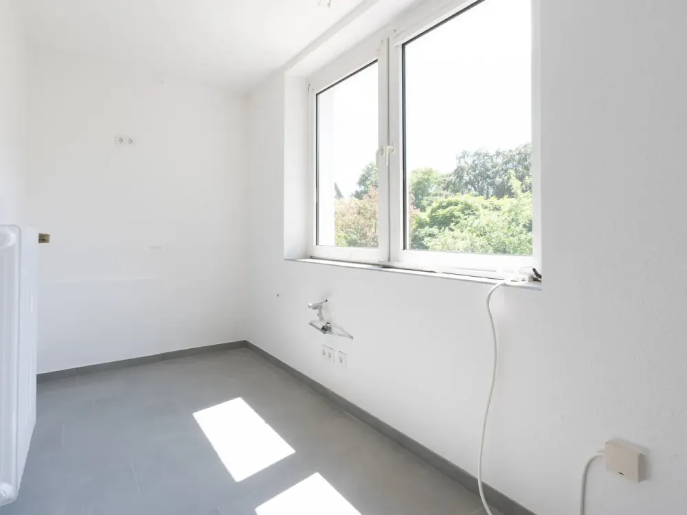 Living with Balcony and Green View, 3 Rooms in Düsseldorf