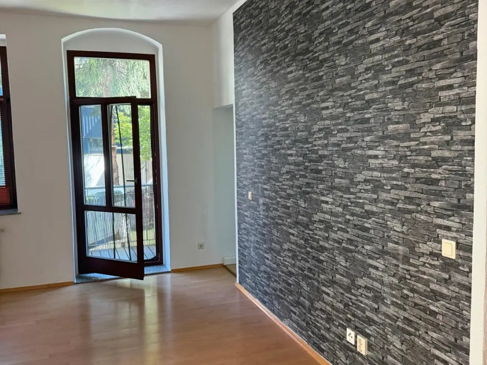 Schöne helle 2 Raumwohnung, EBK,teilmöbliert,Balkon von privat
